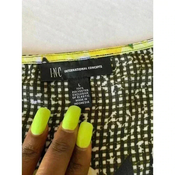 INC, v-neck Gingham floral print blouse- Large - Picture 5 of 5